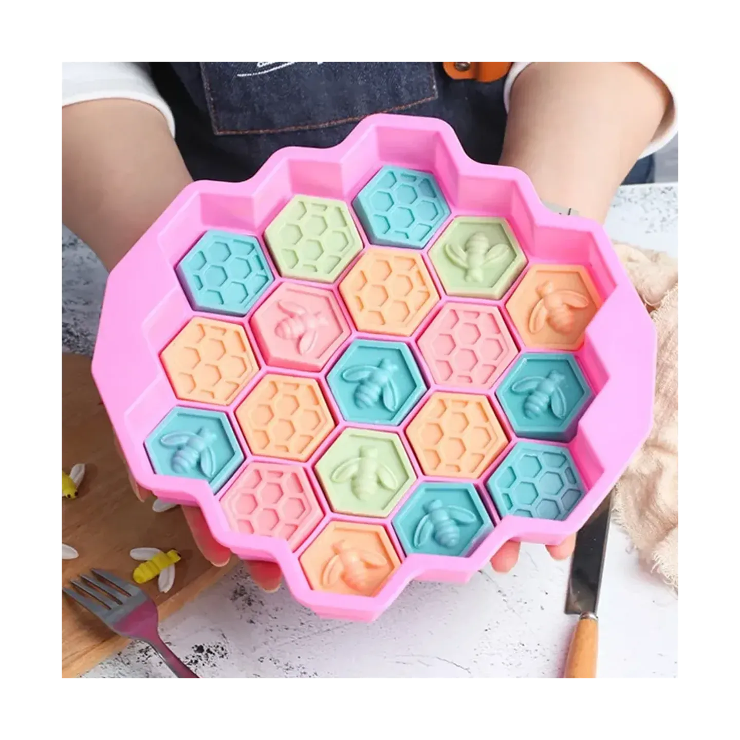 forma-silikonowa-do-woskow-plaster-miodu (3)